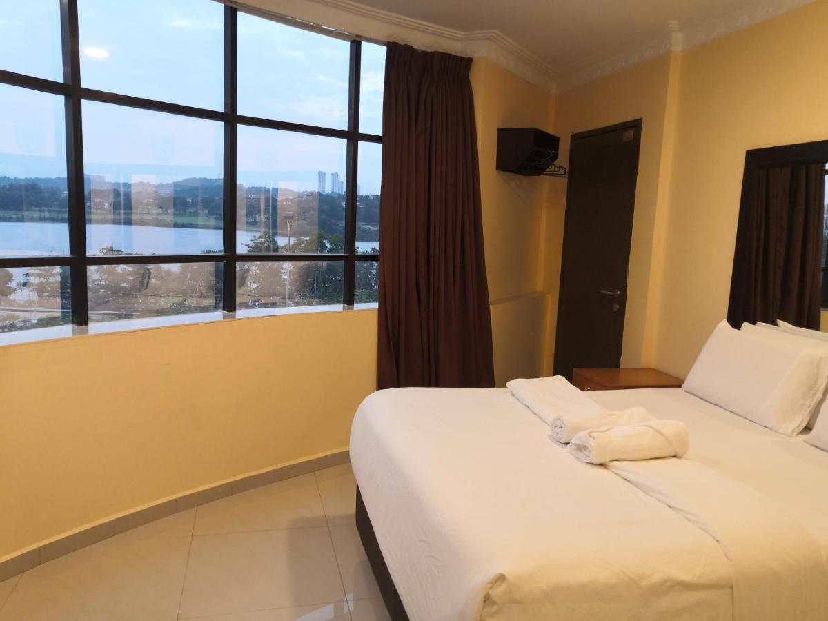 City Times Inn Seri Kembangan Bagian luar foto
